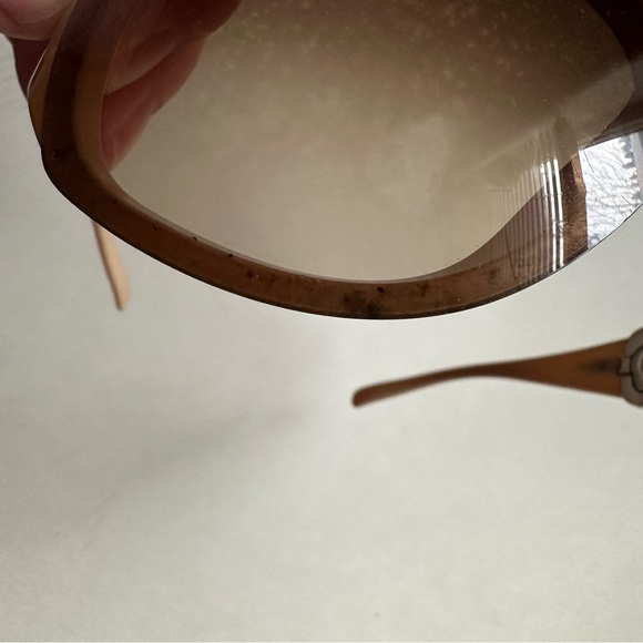 CHANEL Camellia sunglasses and case - Picture 13 of 16